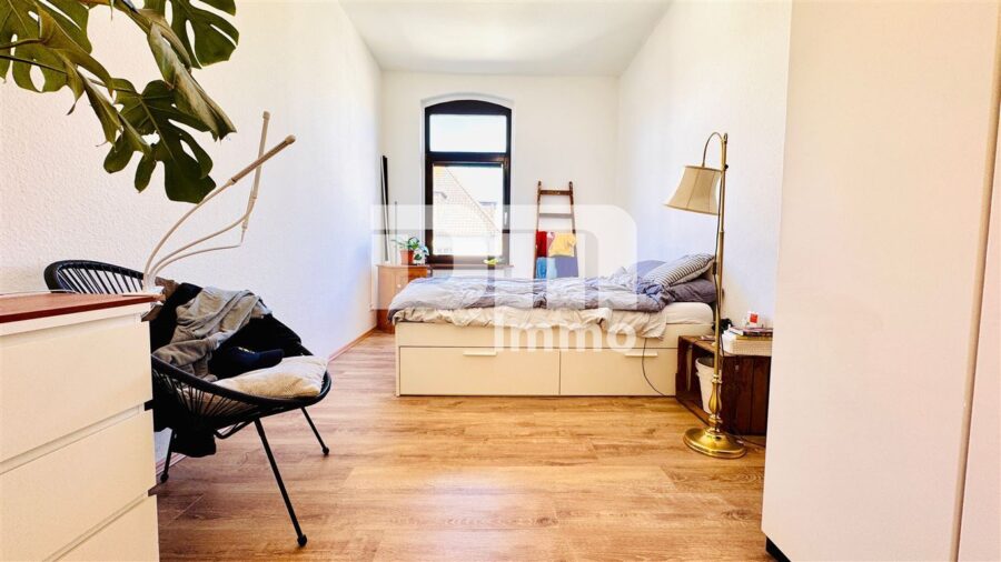 Gründerzeitliches Mehrfamilienhaus mit 8 bis 9 Wohneinheiten, Innenhof + Nebengebäude - WE 3.OG Schlafzimmer